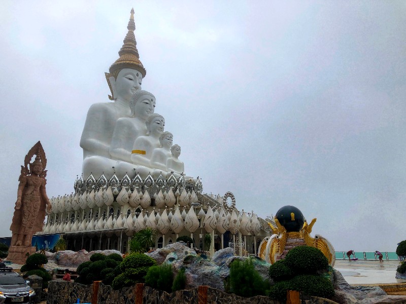 Wat Pha Sorn Kaew (Temple of White Buddhas)