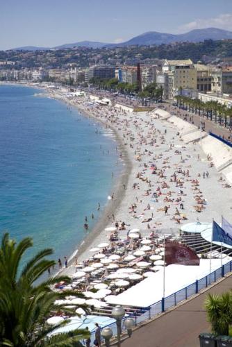 Smooth Pebble Beach, Nice