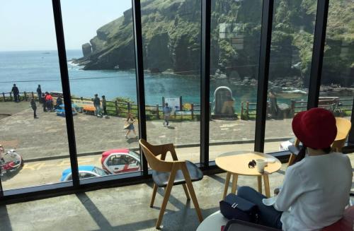 Dennis Cafe at Geommeolle Beach